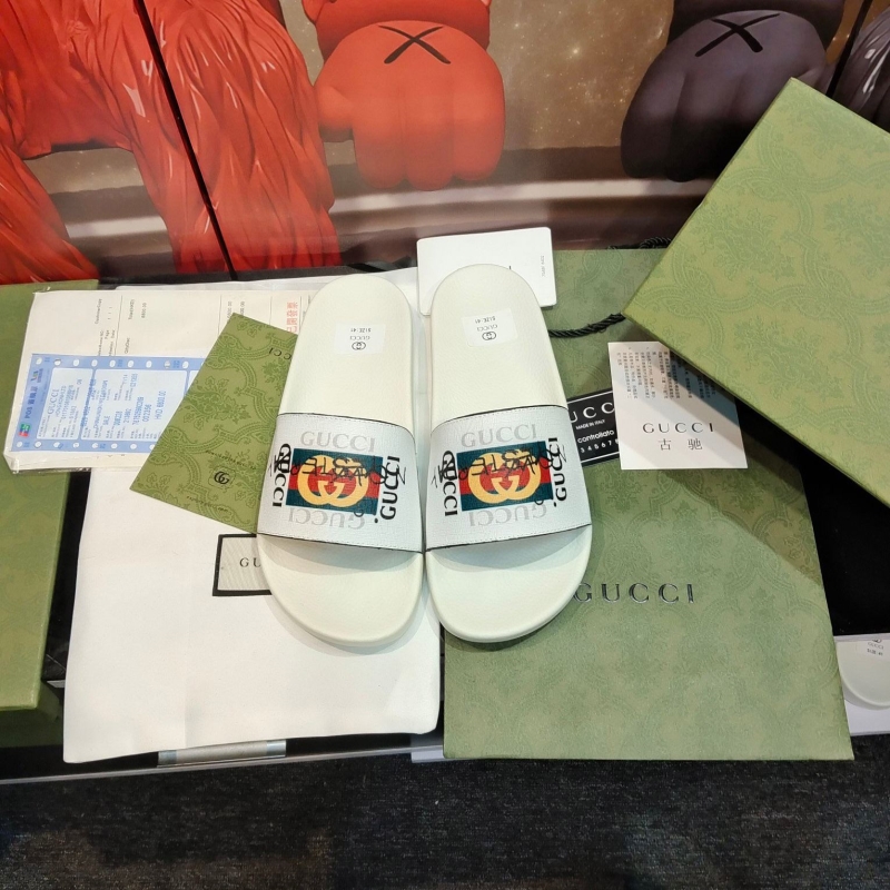 G*u*i slippers
